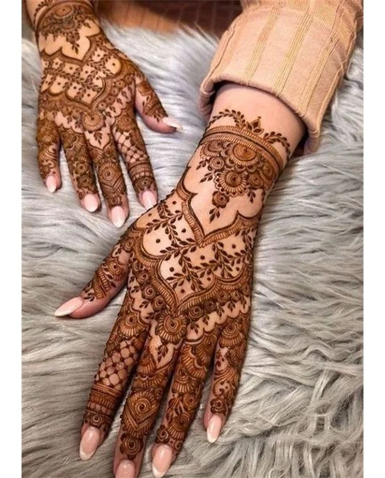 Scroll And Highlight Dreamy Back Hand Mehndi Design Structure